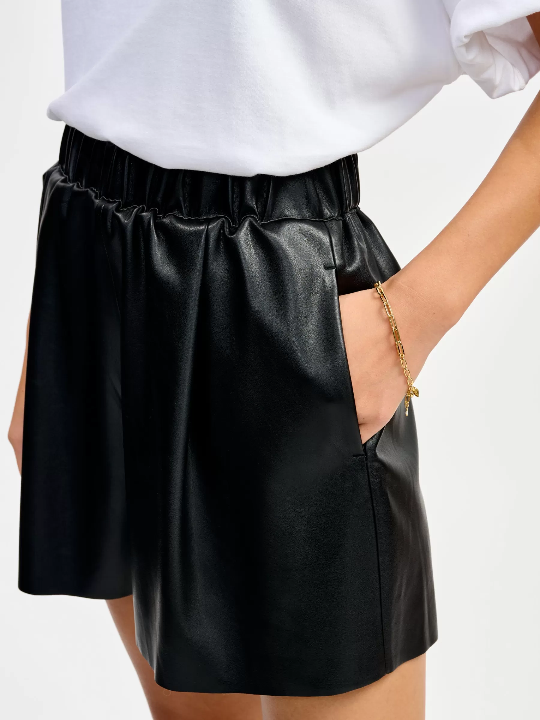 Shop Bellerose Hezzo Shorts Black